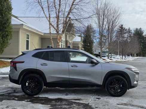 Used 2024 Chevrolet Trax ACTIV w/ Driver Confidence Package image 12