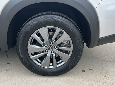 Used 2025 Nissan Pathfinder SV FWD image 17