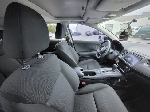 Used 2017 Honda HR-V EX image 8