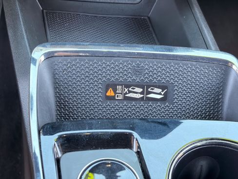 Used 2025 Chevrolet Equinox RS FWD image 24