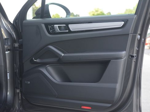 Certified 2021 Porsche Cayenne AWD/4WD image 18