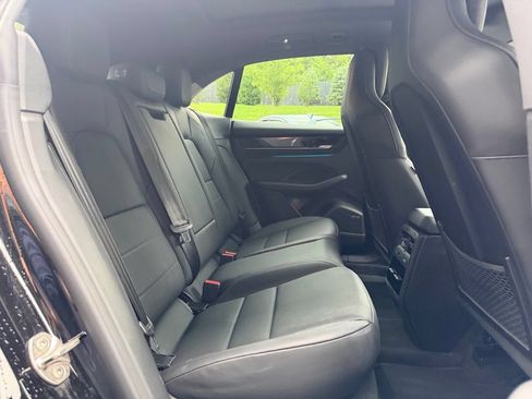 Certified 2025 Porsche Macan 4S Electric AWD/4WD image 20