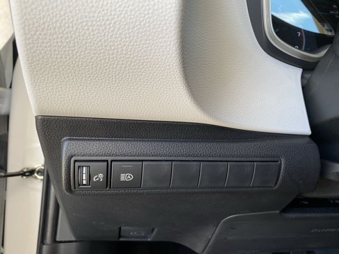 Used 2025 Toyota Corolla SE FWD image 42