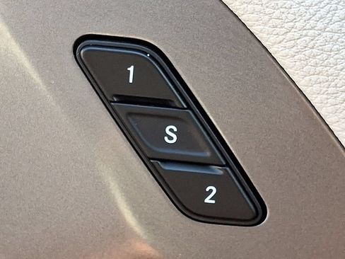 Certified 2023 Chrysler Pacifica Touring-L FWD image 26
