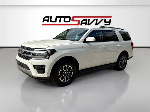 Used 2024 Ford Expedition XLT image 3