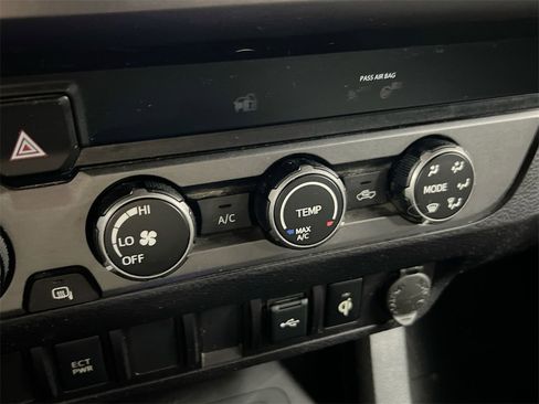 Used 2020 Toyota Tacoma TRD Off-Road image 16