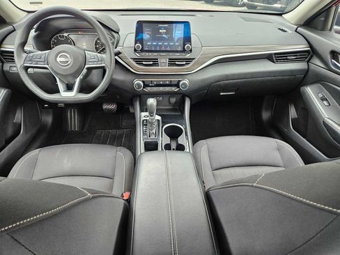 Used 2024 Nissan Altima 2.5 SV FWD image 16