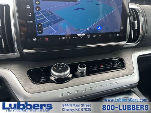 Used 2025 Ford Expedition Platinum AWD/4WD image 19