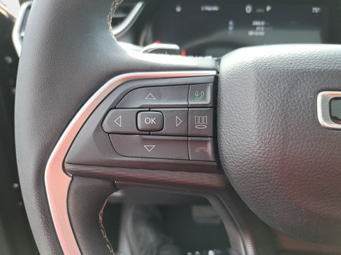 Used 2023 Jeep Grand Cherokee Altitude AWD/4WD image 17