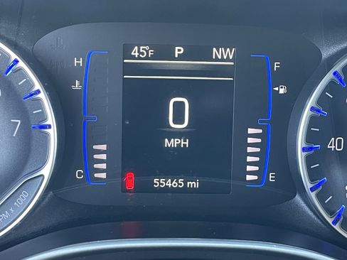 Used 2023 Chrysler Voyager LX image 30