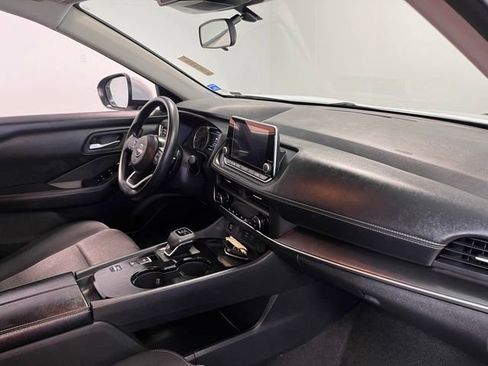 Used 2024 Nissan Rogue SV FWD image 11
