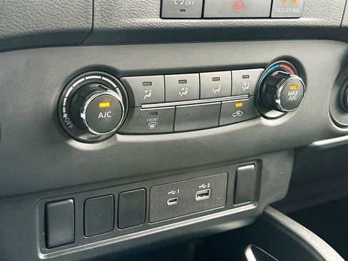 Used 2024 Nissan Frontier SV image 15