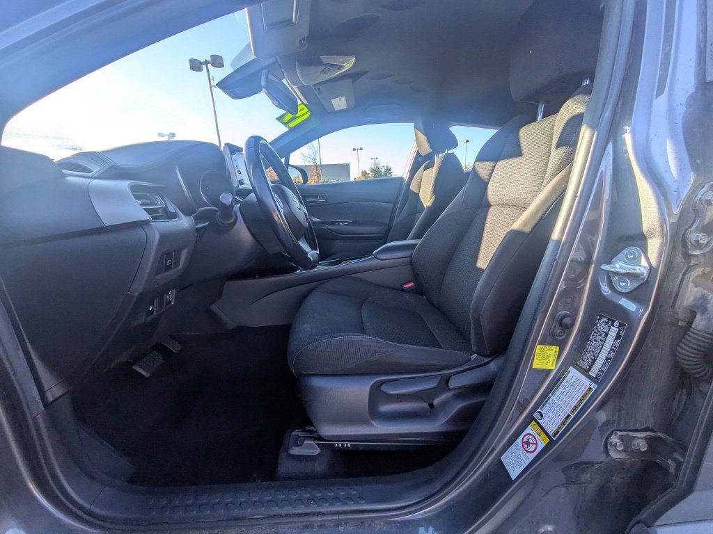 Used 2019 Toyota C-HR XLE FWD image 9