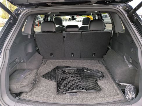 Used 2022 Volkswagen Tiguan SE R-Line image 30