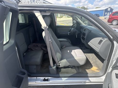 Used 2005 Dodge Dakota SLT image 32