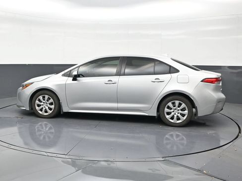 Used 2024 Toyota Corolla LE FWD image 2