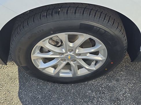 Used 2021 Chevrolet Equinox LS image 9