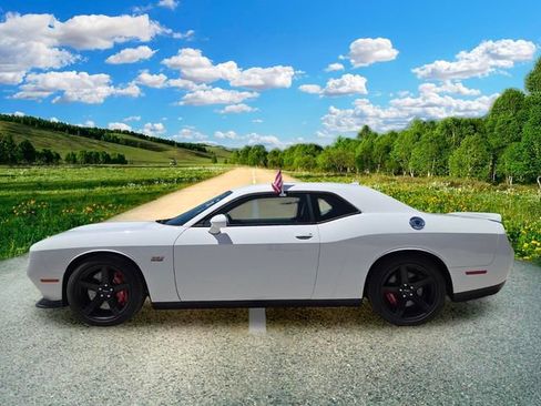 Certified 2018 Dodge Challenger SRT RWD image 3