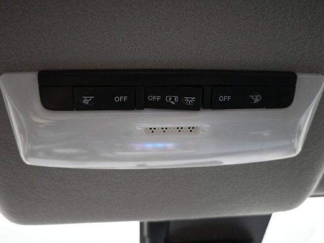 Used 2025 Nissan Versa SV w/ Trunk Package FWD image 31
