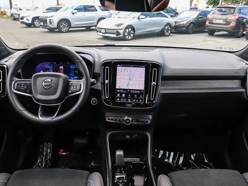 Used 2023 Volvo XC40 B5 Ultimate AWD/4WD image 16