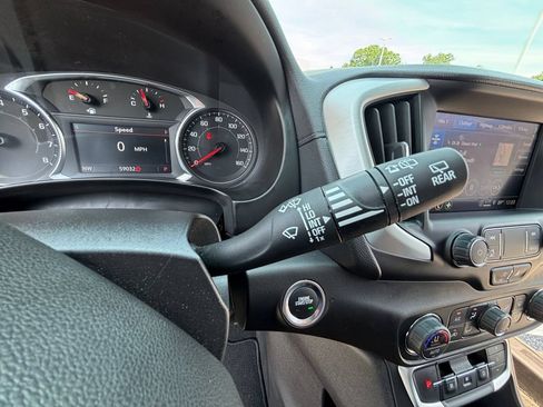 Used 2024 GMC Terrain SLT AWD/4WD image 30