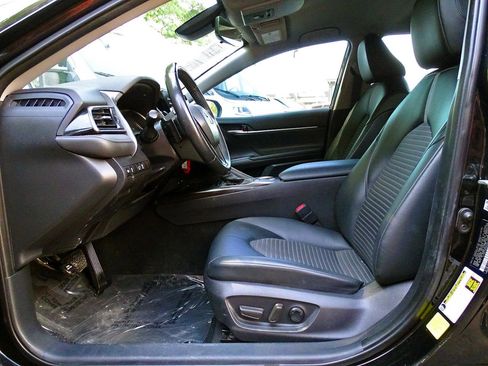Used 2022 Toyota Camry SE FWD image 17