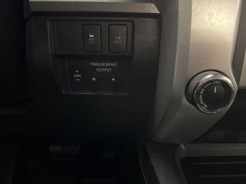 Used 2018 Toyota Tundra SR5 w/ SR5 Upgrade Package image 25