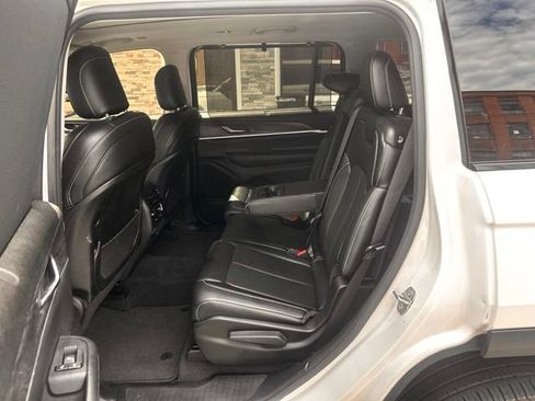 Used 2023 Jeep Grand Cherokee L Limited w/ Luxury Tech Group II AWD/4WD image 14