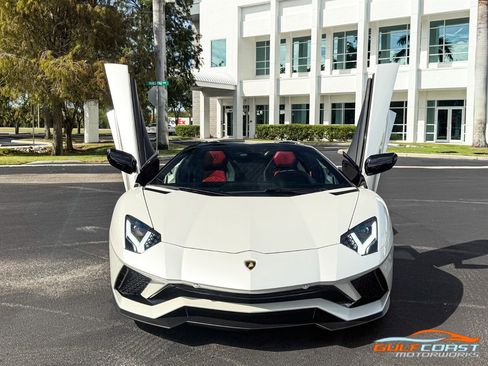 Used 2018 Lamborghini Aventador S image 8