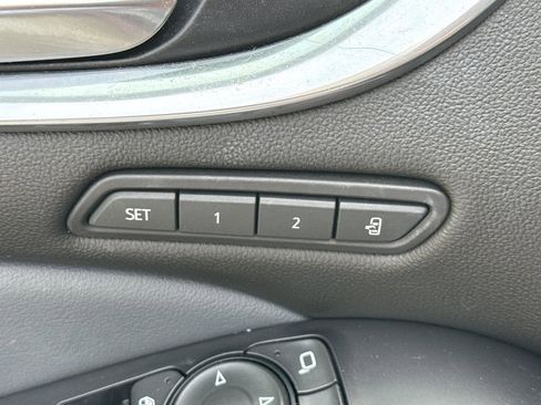 Used 2022 Buick Enclave Premium w/ Experience Buick Package image 16