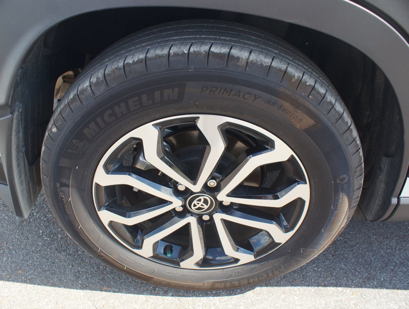 Used 2026 Toyota Corolla Cross AWD Hybrid w/ Moonroof Package image 24