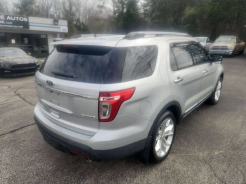 Used 2015 Ford Explorer XLT w/ Equipment Group 202B image 8