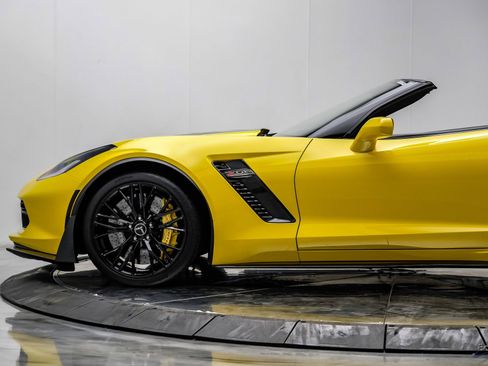 Used 2015 Chevrolet Corvette Z06 w/ 3LZ Preferred Equipment Group RWD image 11
