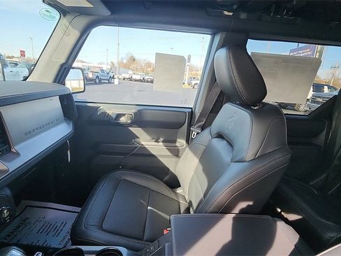New 2025 Ford Bronco Outer Banks w/ Black Appearance Package image 11