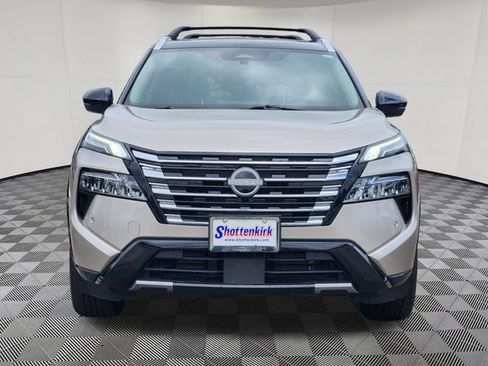 Used 2025 Nissan Rogue Platinum FWD image 2