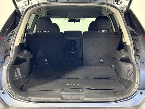 Used 2018 Nissan Rogue SV AWD/4WD image 11