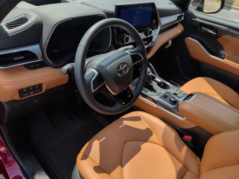 Used 2026 Toyota Highlander Platinum AWD/4WD image 16