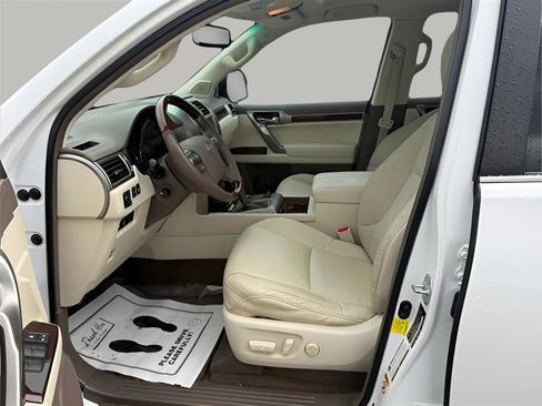 Used 2015 Lexus GX 460 image 9