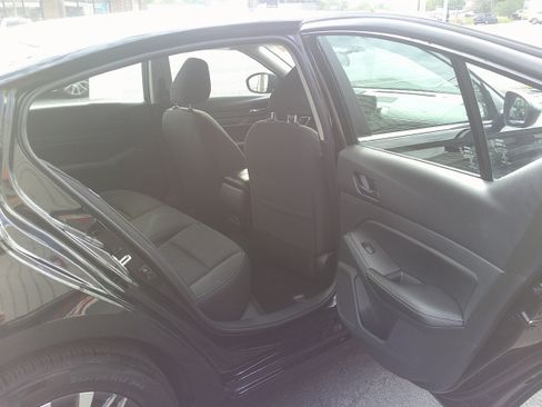 Used 2025 Nissan Altima 2.5 SV FWD image 30