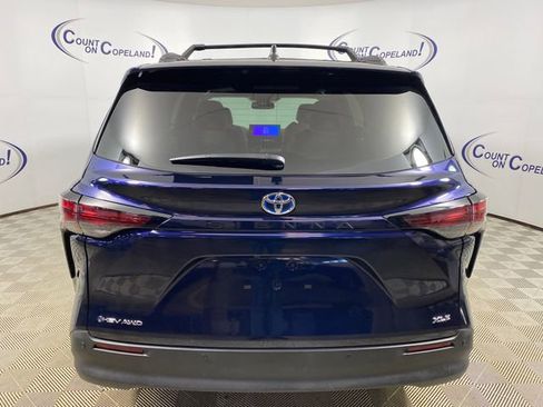 Used 2025 Toyota Sienna XLE w/ XLE Plus Package image 5