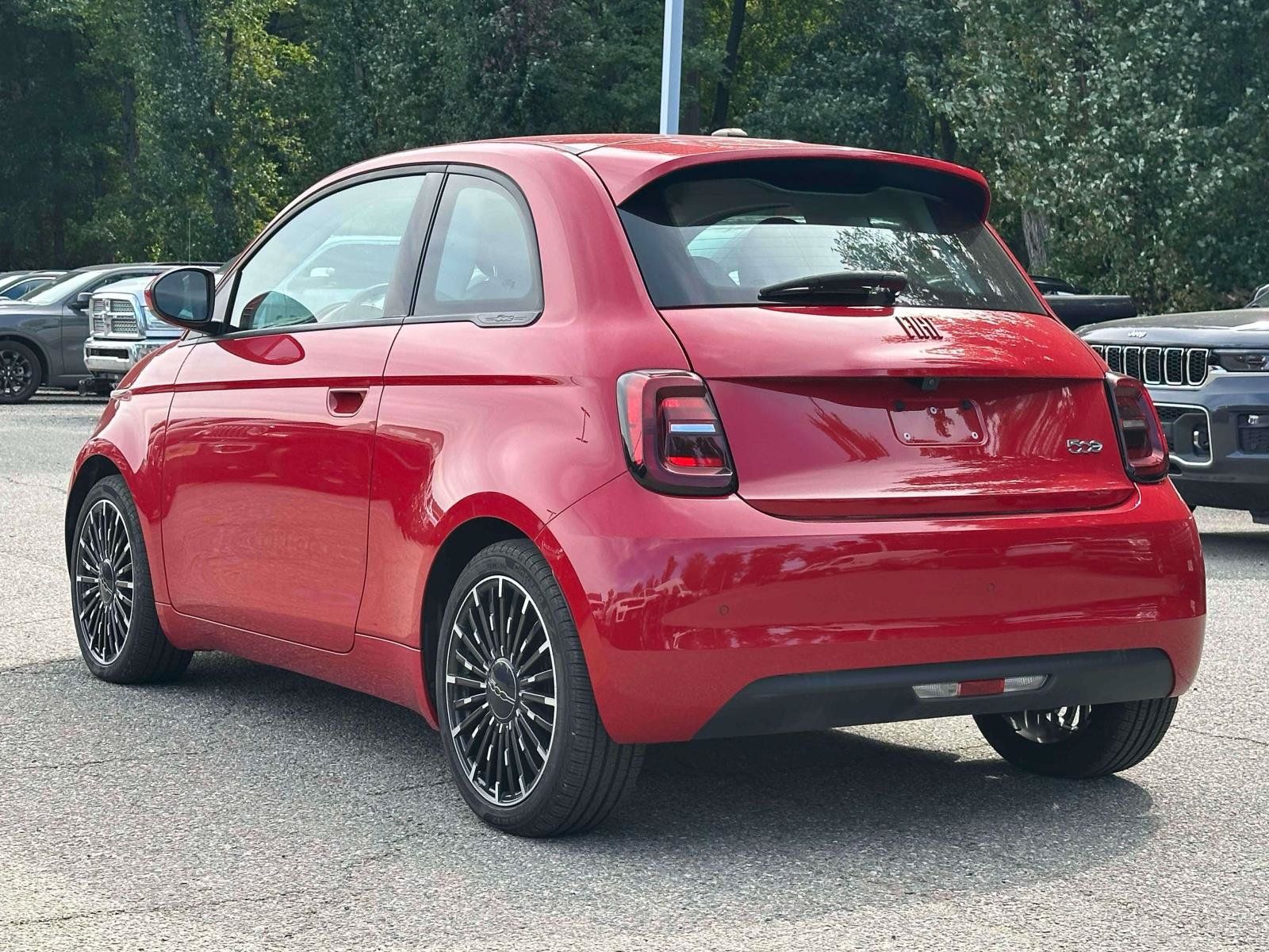 Used 2024 FIAT 500 e (RED) FWD image 10