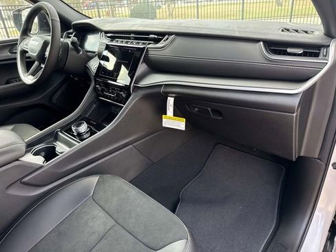 New 2025 Jeep Grand Cherokee Altitude RWD image 27