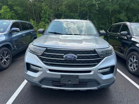 Used 2020 Ford Explorer XLT w/ Equipment Group 202A RWD image 3