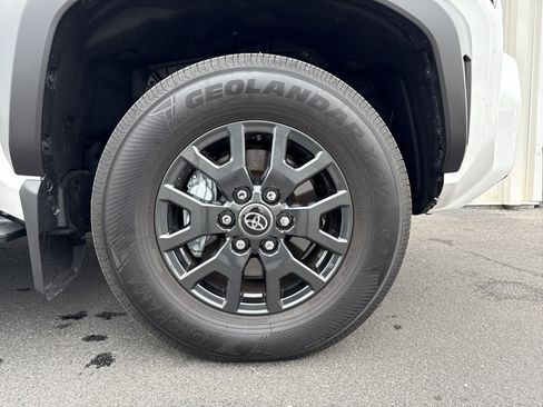 Used 2025 Toyota 4Runner SR5 image 31