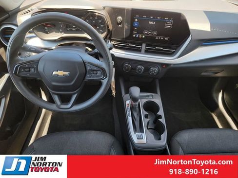 Used 2025 Chevrolet Trax LS FWD image 25