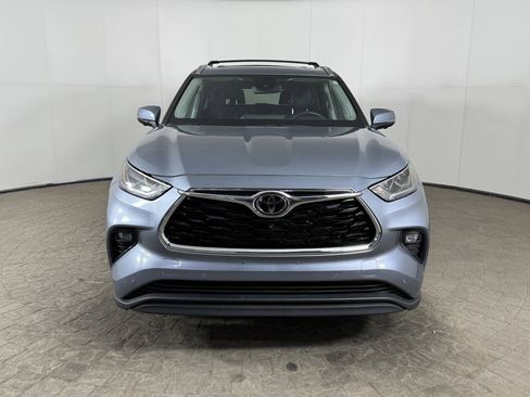Used 2024 Toyota Highlander Limited image 2