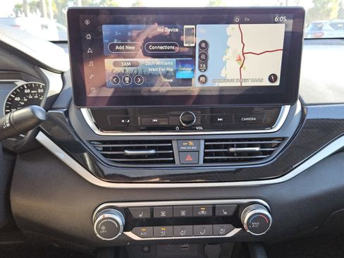 Used 2024 Nissan Altima 2.5 SR w/ SR Premium Package FWD image 8