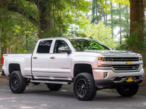 Used 2018 Chevrolet Silverado 1500 LTZ Z71 w/ LTZ Plus Package AWD/4WD image 49