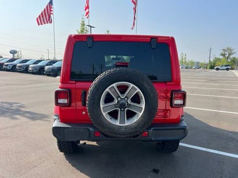 Used 2018 Jeep Wrangler Unlimited Sahara AWD/4WD image 7
