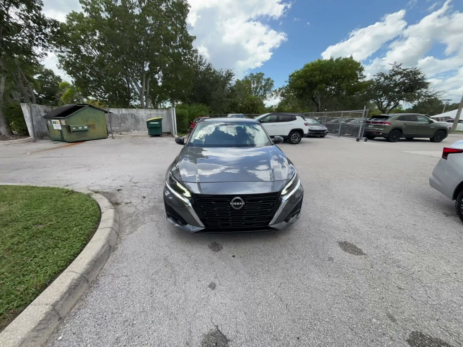 Used 2025 Nissan Altima 2.5 SV FWD image 4